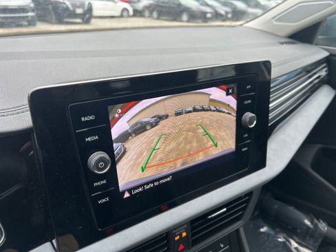 Used 2025 Volkswagen Jetta SE image 24