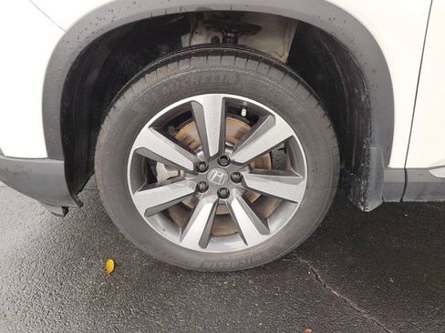 Used 2025 Honda Pilot Touring image 9