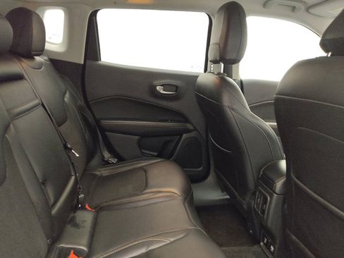 Used 2018 Jeep Compass Latitude w/ Popular Equipment Group AWD/4WD image 19