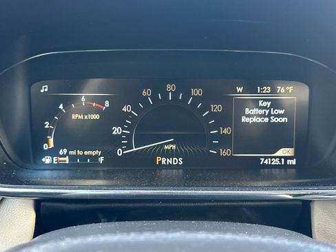 Used 2017 Lincoln Continental Select image 39