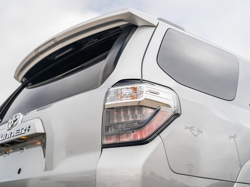 Used 2022 Toyota 4Runner SR5 Premium image 14