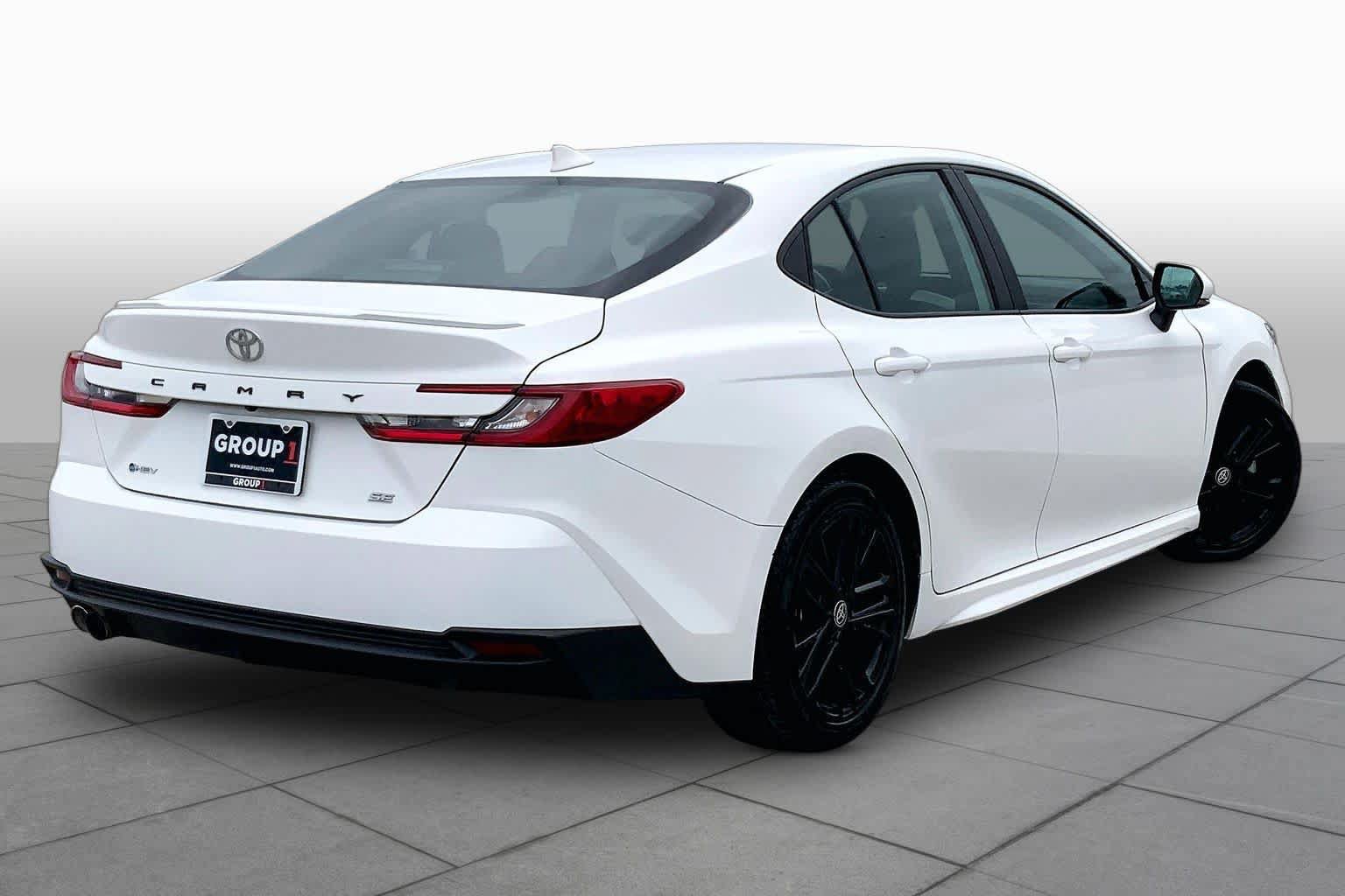 Used 2025 Toyota Camry SE FWD image 13