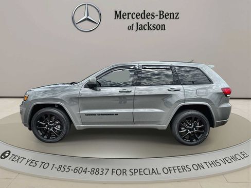 Used 2022 Jeep Grand Cherokee Laredo X AWD/4WD image 5