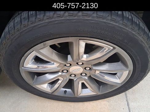 Used 2018 Chevrolet Tahoe LT w/ LT Signature Package image 19