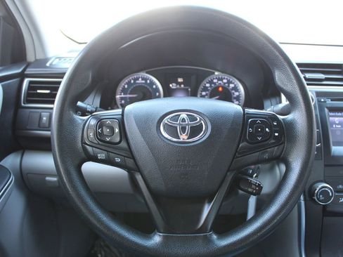 Used 2017 Toyota Camry LE FWD image 15