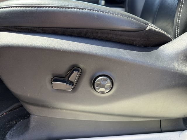 Used 2023 Chrysler Pacifica Touring-L FWD image 10