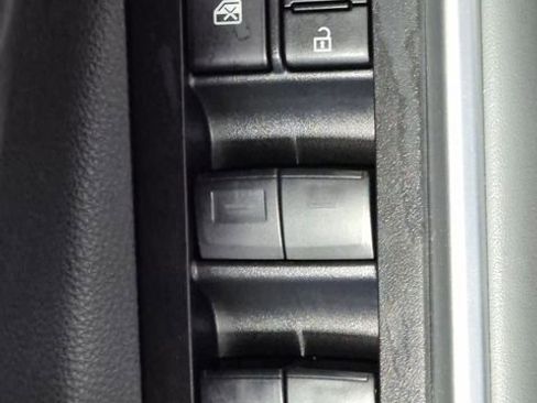 Used 2023 Toyota Highlander L image 14