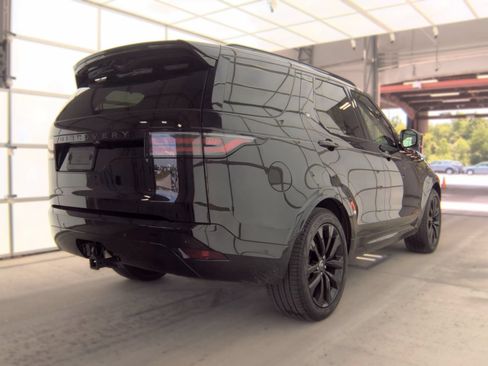 Used 2024 Land Rover Discovery Dynamic SE AWD/4WD image 4