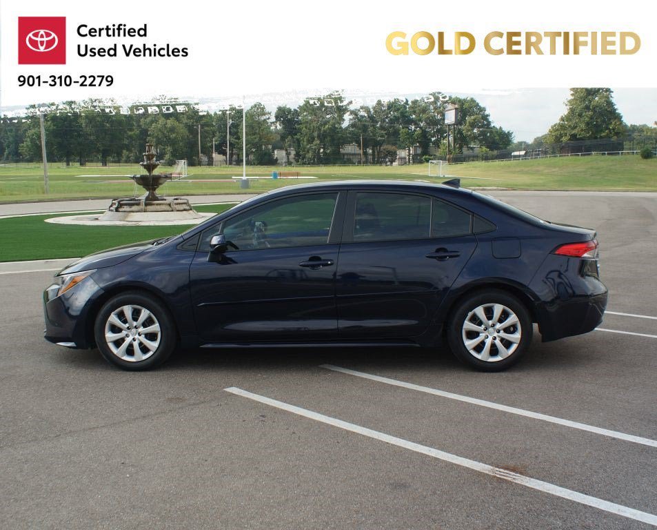 Used 2025 Toyota Corolla LE FWD image 11