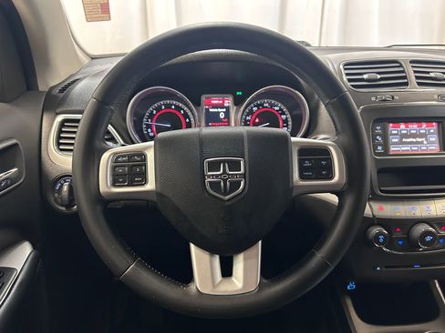 Used 2018 Dodge Journey SE w/ Connectivity Group FWD image 9