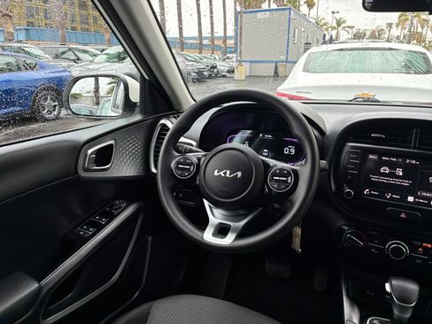Used 2025 Kia Soul LX w/ LX Technology Package image 32