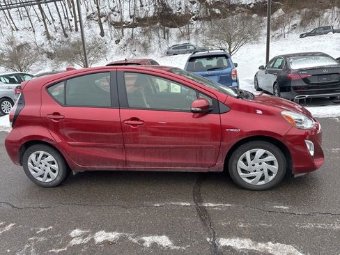 Used 2015 Toyota Prius C Two image 2