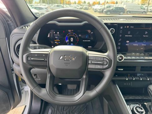 Used 2025 Chevrolet Colorado Trail Boss image 18