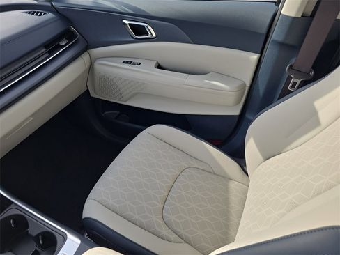 New 2026 Kia Carnival EX image 18