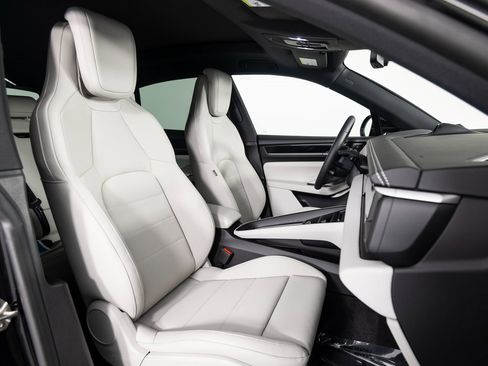 New 2025 Porsche Macan 4 Electric image 22