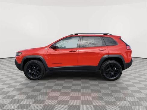 Used 2021 Jeep Cherokee Trailhawk w/ Technology Group AWD/4WD image 2
