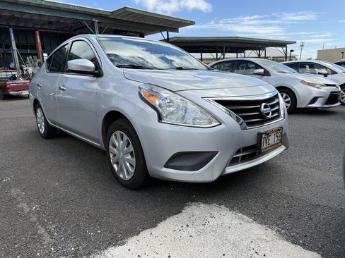 Used 2019 Nissan Versa SV FWD image 4