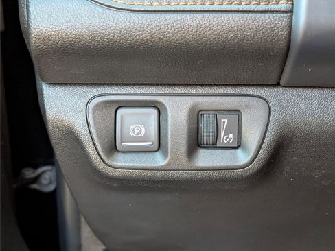 Used 2023 GMC Acadia AT4 image 24