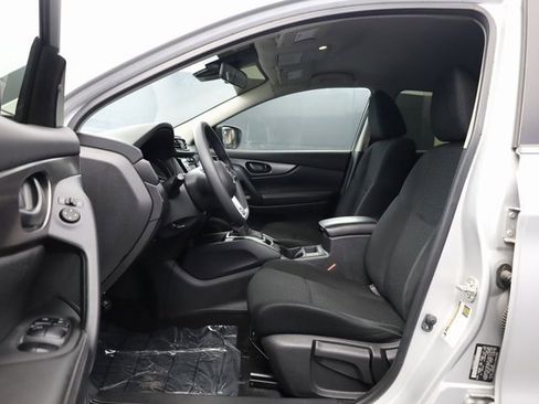 Used 2022 Nissan Rogue Sport S image 11