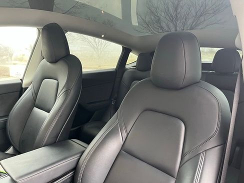 Used 2022 Tesla Model Y Long Range image 21