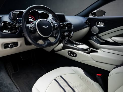 Used 2023 Aston Martin V8 Vantage Coupe RWD image 2