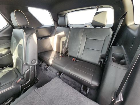 Used 2022 Chevrolet Traverse Premier AWD/4WD image 38