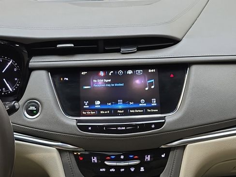 Used 2017 Cadillac XT5 Luxury w/ Driver Awareness Package image 18