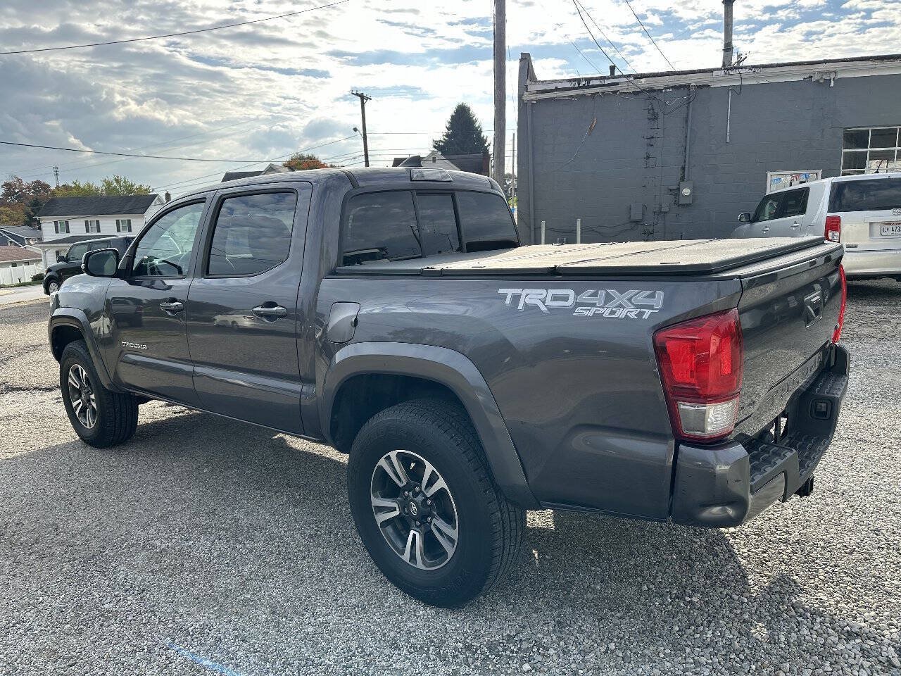 Used 2016 Toyota Tacoma TRD Sport w/ Towing Package AWD/4WD image 6