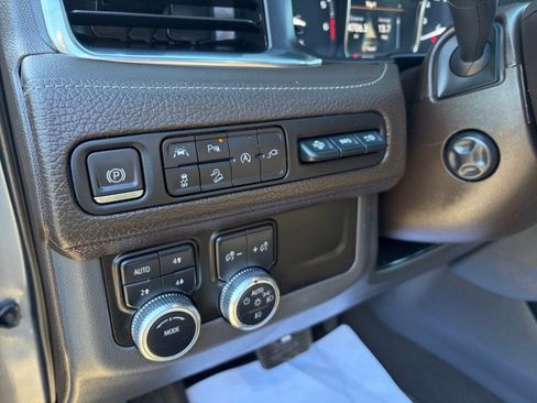 Used 2021 GMC Yukon Denali w/ Denali Premium Package image 3