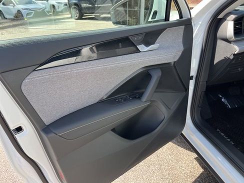 New 2026 Volkswagen Tiguan S FWD image 5