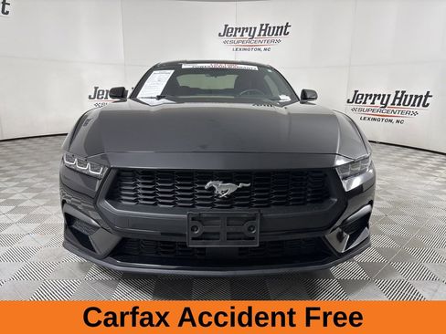 Used 2024 Ford Mustang Coupe image 3