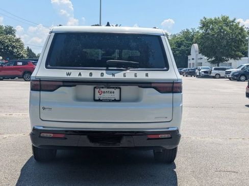 Used 2024 Jeep Wagoneer L Series II w/ Flexible Seating Group AWD/4WD image 9