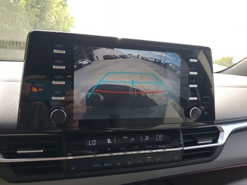 Used 2022 Toyota Sienna XLE image 24