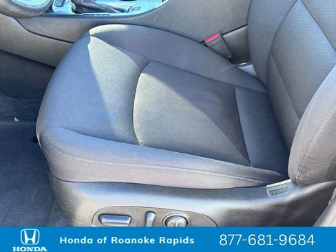 Used 2024 Chevrolet Malibu LT image 19