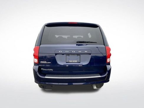 Used 2016 Dodge Grand Caravan SXT w/ UConnect Hands-Free Group image 12