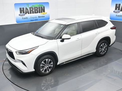 Used 2023 Toyota Highlander XLE FWD image 26