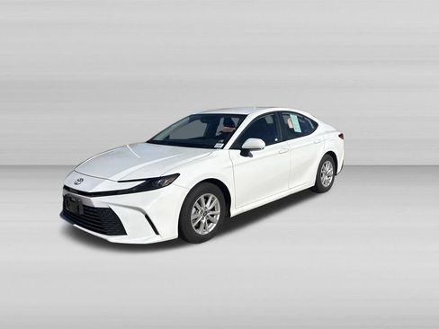 Used 2026 Toyota Camry LE FWD image 8