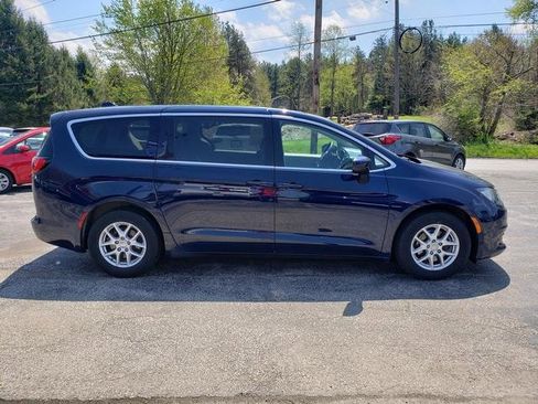 Used 2017 Chrysler Pacifica Touring FWD image 8