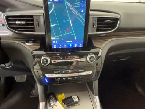 Used 2023 Ford Explorer Limited w/ Hybrid Equipment Group 310A AWD/4WD image 32