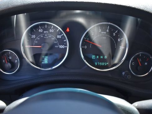 Used 2018 Jeep Wrangler Unlimited Sahara w/ Connectivity Group AWD/4WD image 30