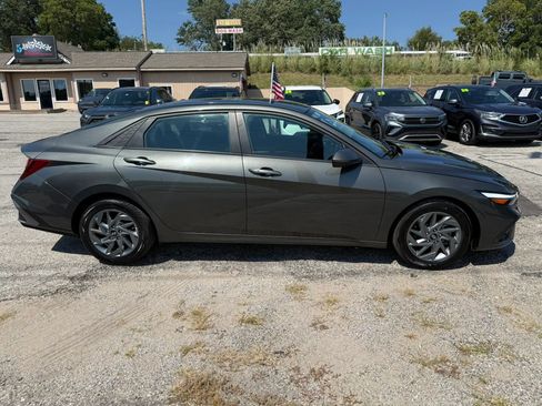 Used 2024 Hyundai Elantra SEL FWD image 2