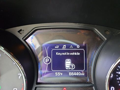 Used 2018 Kia Sedona LX w/ LX Essentials Premium Package FWD image 19