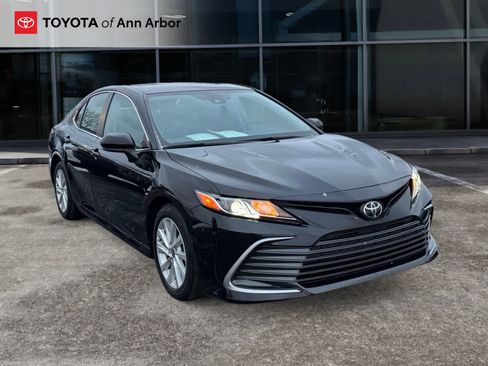 Certified 2022 Toyota Camry LE image 1