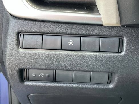 Used 2022 Nissan Rogue SV AWD/4WD image 14