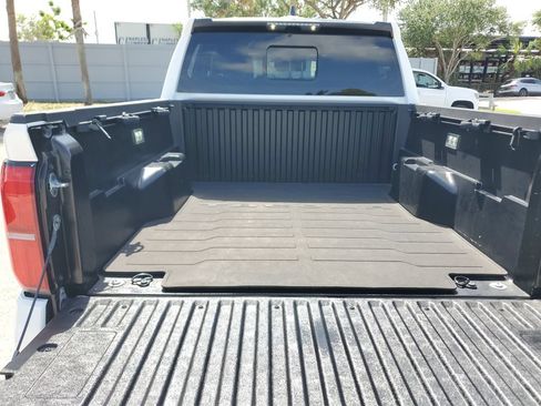 Used 2024 Toyota Tacoma SR5 AWD/4WD image 15