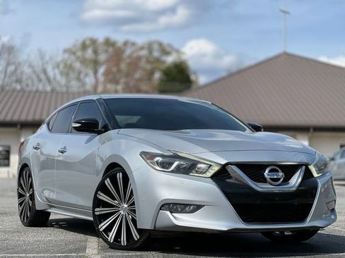 Used 2016 Nissan Maxima SR w/ Interior Lighting Package FWD image 3