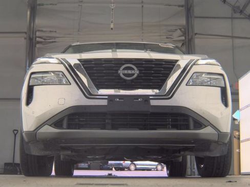 Used 2023 Nissan Rogue SL w/ SL Premium Package AWD/4WD image 3