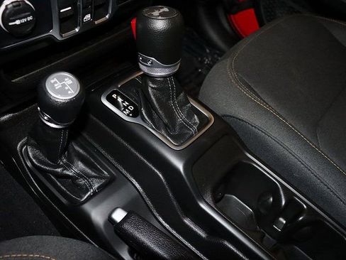 Used 2025 Jeep Wrangler Unlimited Sahara AWD/4WD image 22