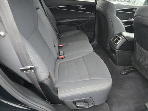 Used 2019 Kia Sorento L image 19