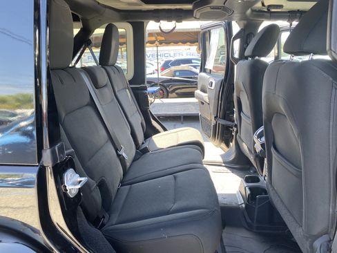 Used 2019 Jeep Wrangler Unlimited Sahara AWD/4WD image 19